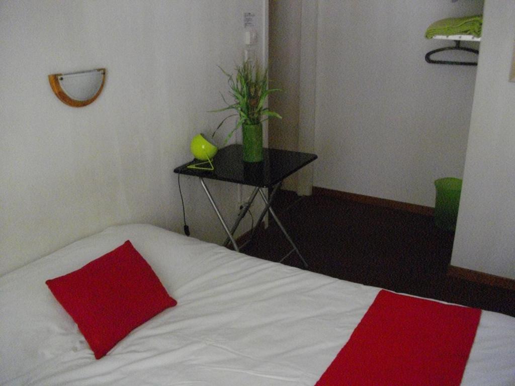 Hotel Central Каркассонн Номер фото